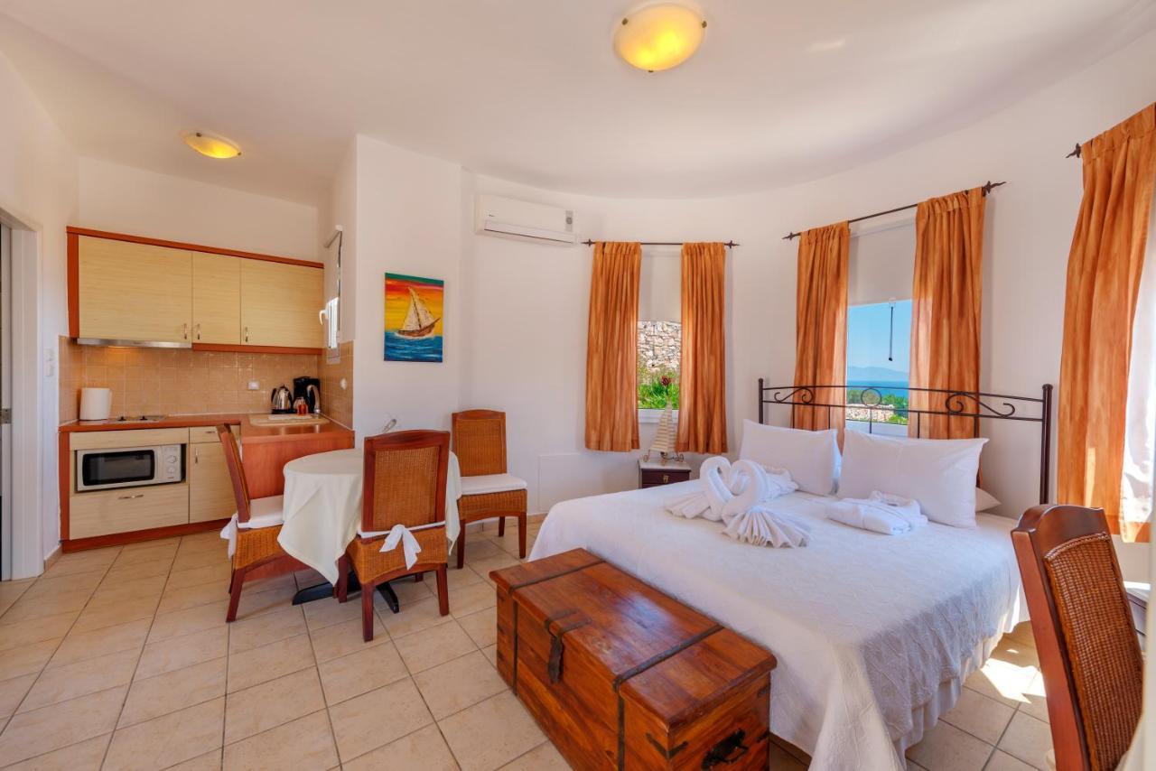 Sunrise Beach Suites Azolimnos Exterior photo