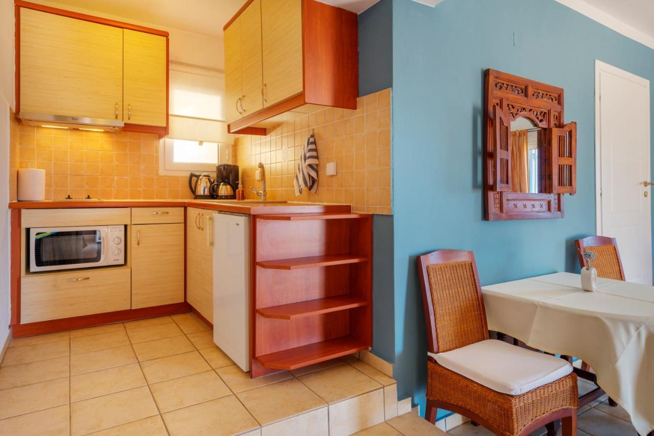 Sunrise Beach Suites Azolimnos Exterior photo