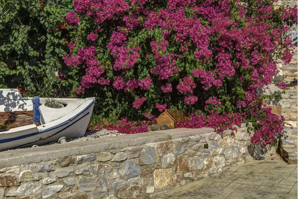 Sunrise Beach Suites Azolimnos Exterior photo